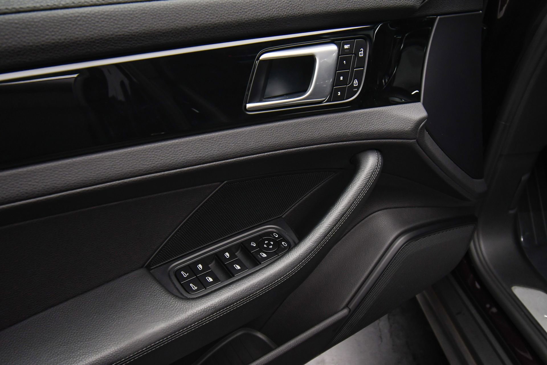 Used 2022 Porsche Panamera 4S image 44