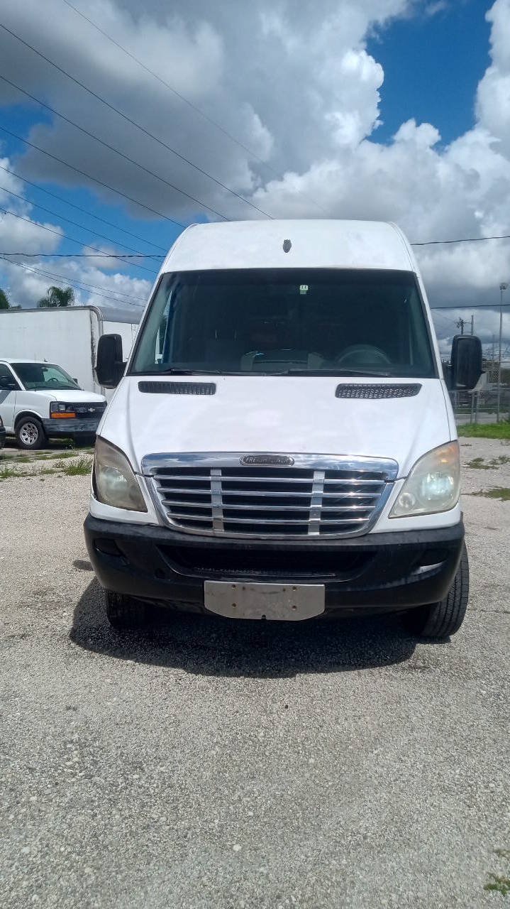 Used 2008 Dodge Sprinter 3500 RWD image 3