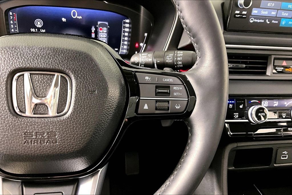 Used 2025 Honda Pilot Elite image 11