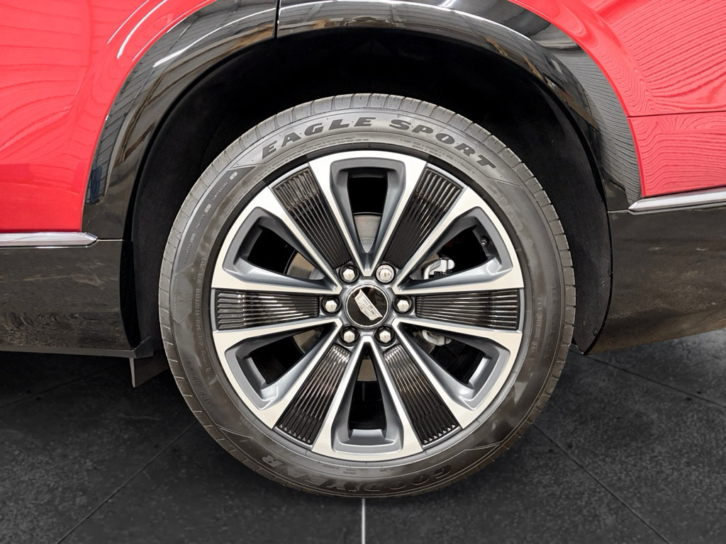 Used 2026 Cadillac Vistiq Sport AWD/4WD image 32
