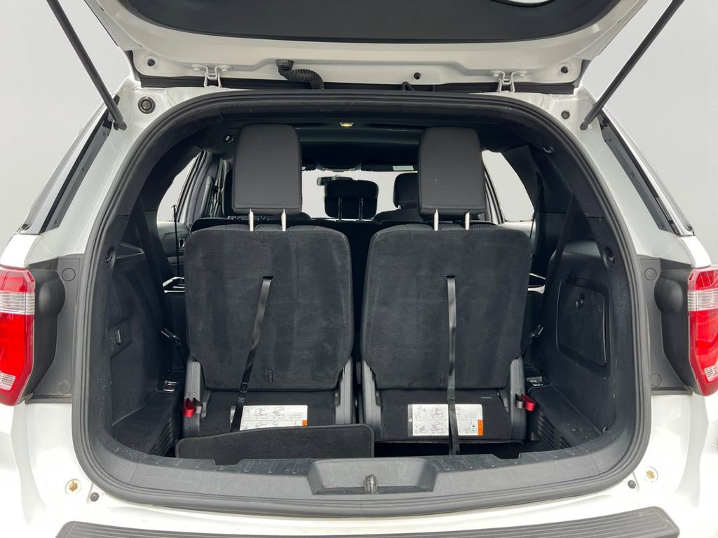 Used 2018 Ford Explorer XLT image 10