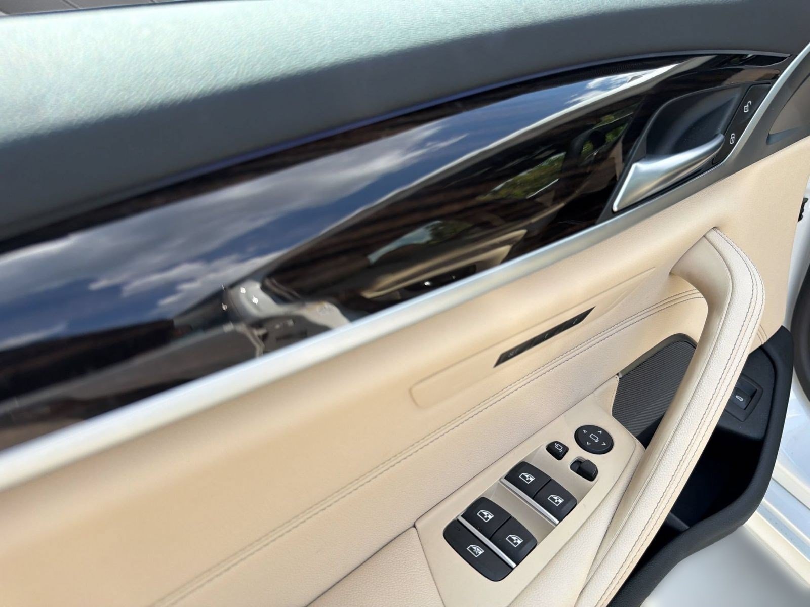 Certified 2023 BMW 530i w/ Premium Package RWD image 12