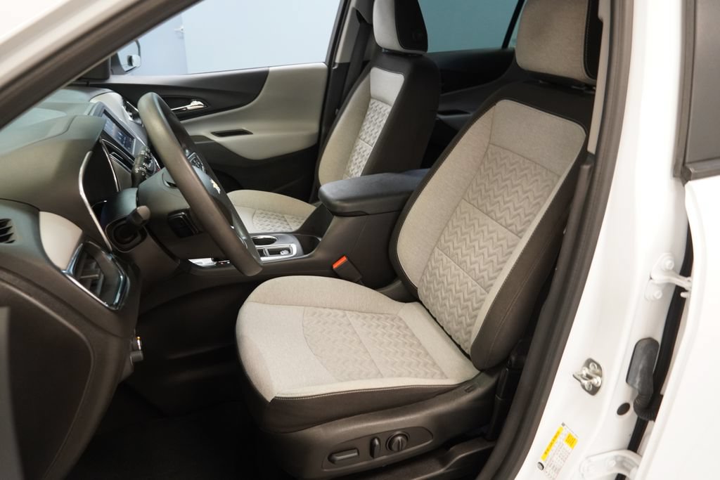 Used 2024 Chevrolet Equinox LS w/ LS Convenience Package FWD image 3