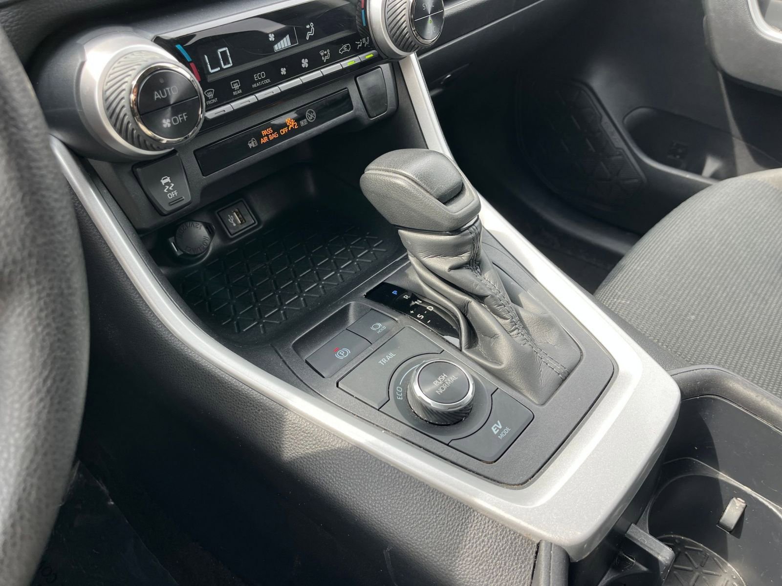 Used 2025 Toyota RAV4 LE image 40