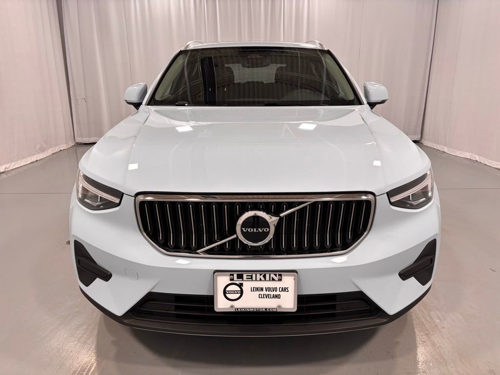 Certified 2025 Volvo XC40 B5 Core image 3