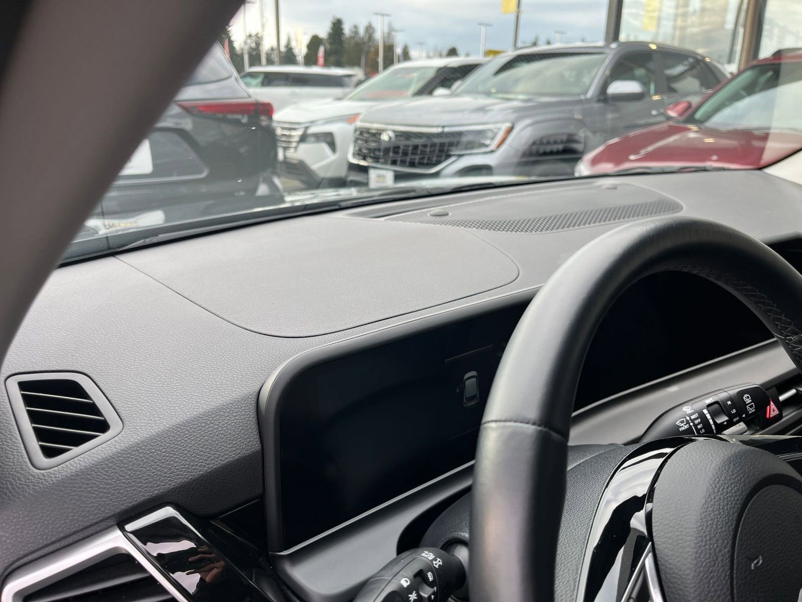 Used 2025 Kia Seltos S image 36