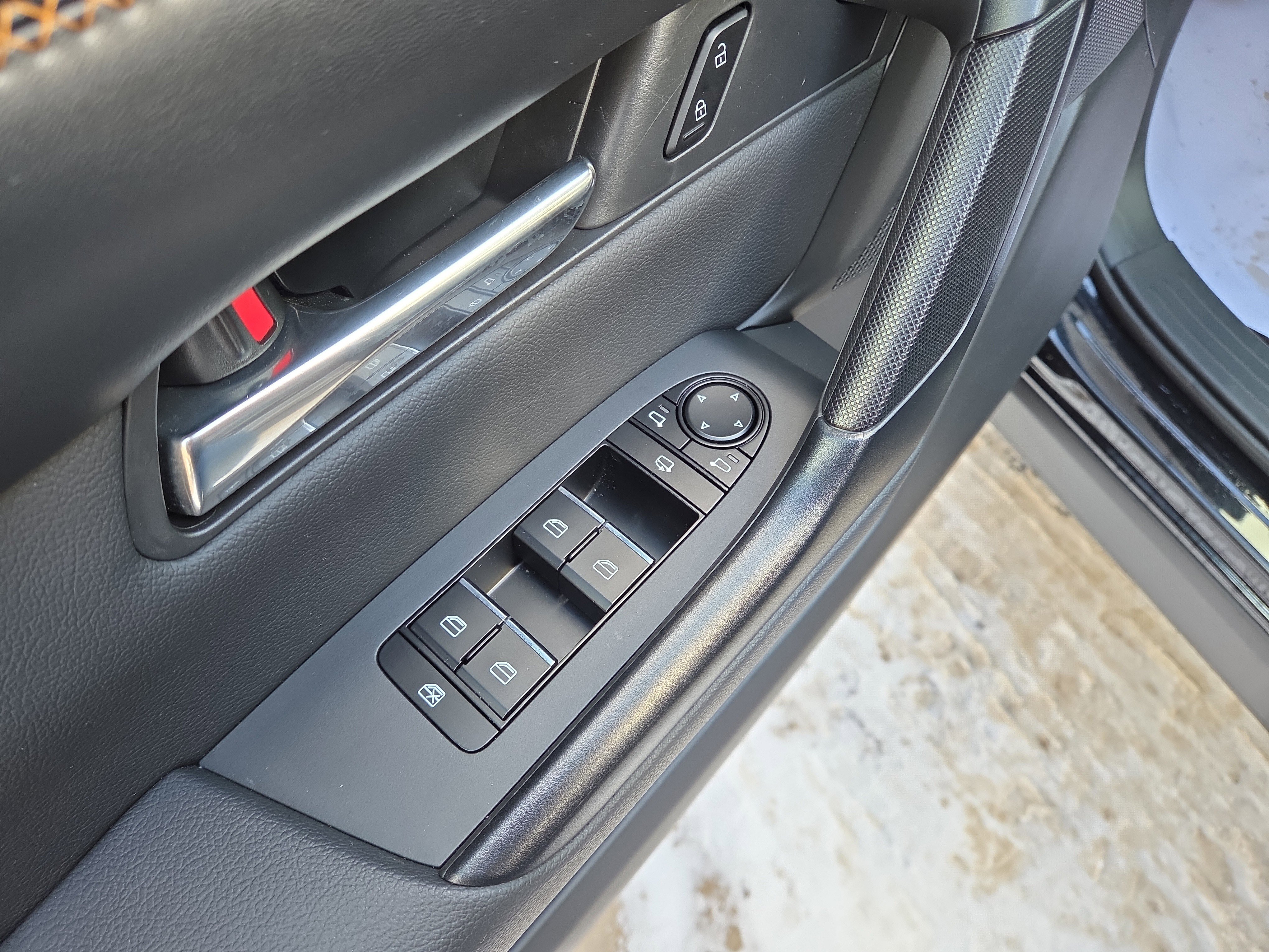 Certified 2025 MAZDA CX-50 2.5 Hybrid w/ Premium Plus Pkg image 16