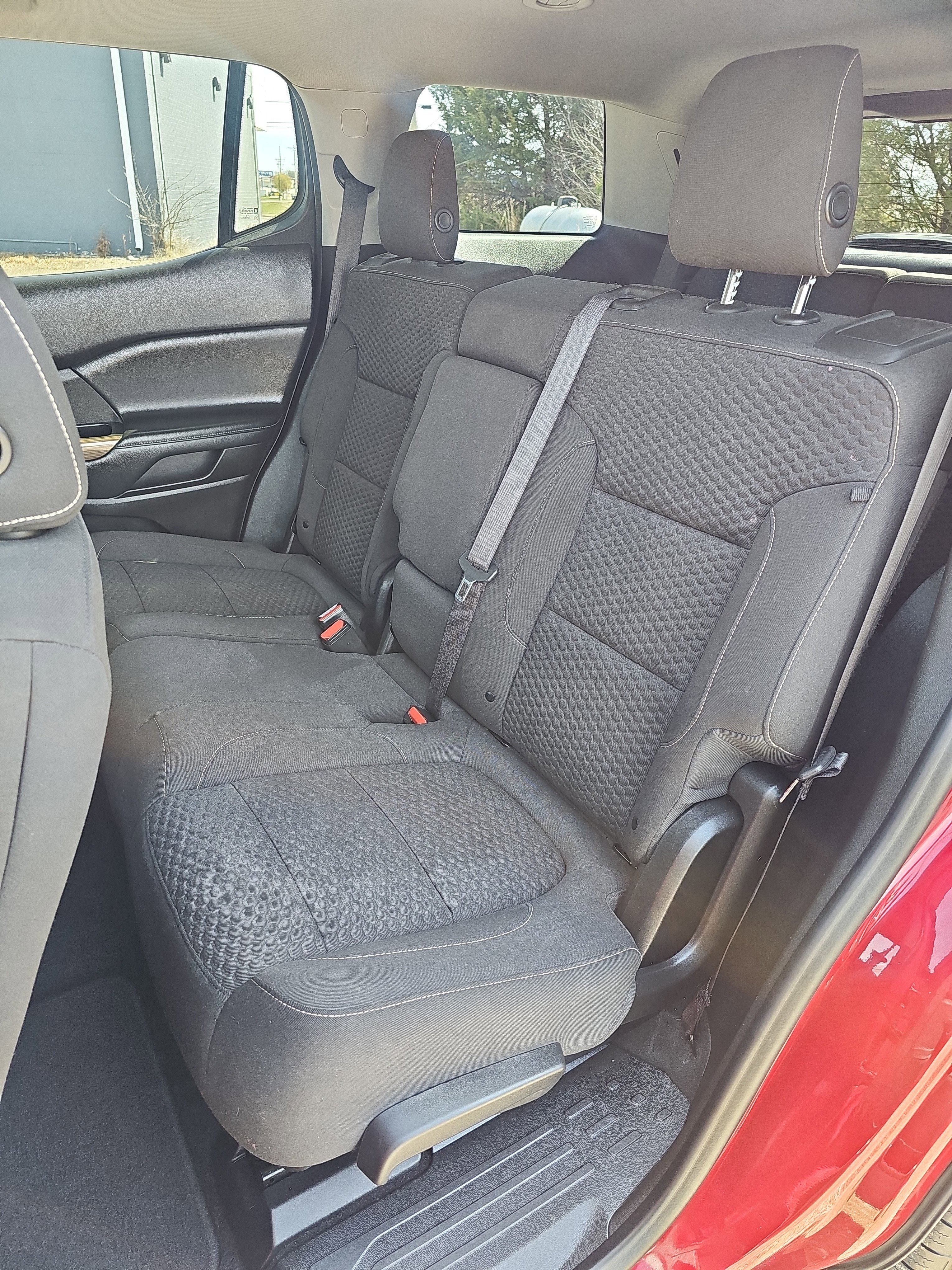 Used 2019 GMC Acadia SLE image 16