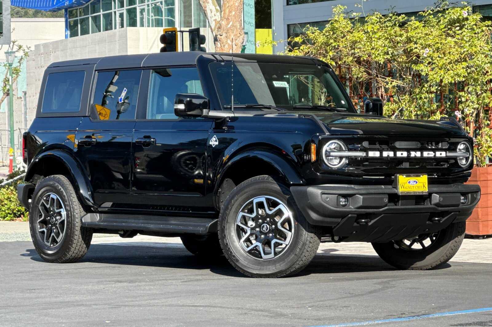 New 2025 Ford Bronco Outer Banks AWD/4WD image 2