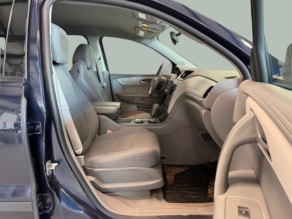 Used 2015 Chevrolet Traverse LS FWD image 31