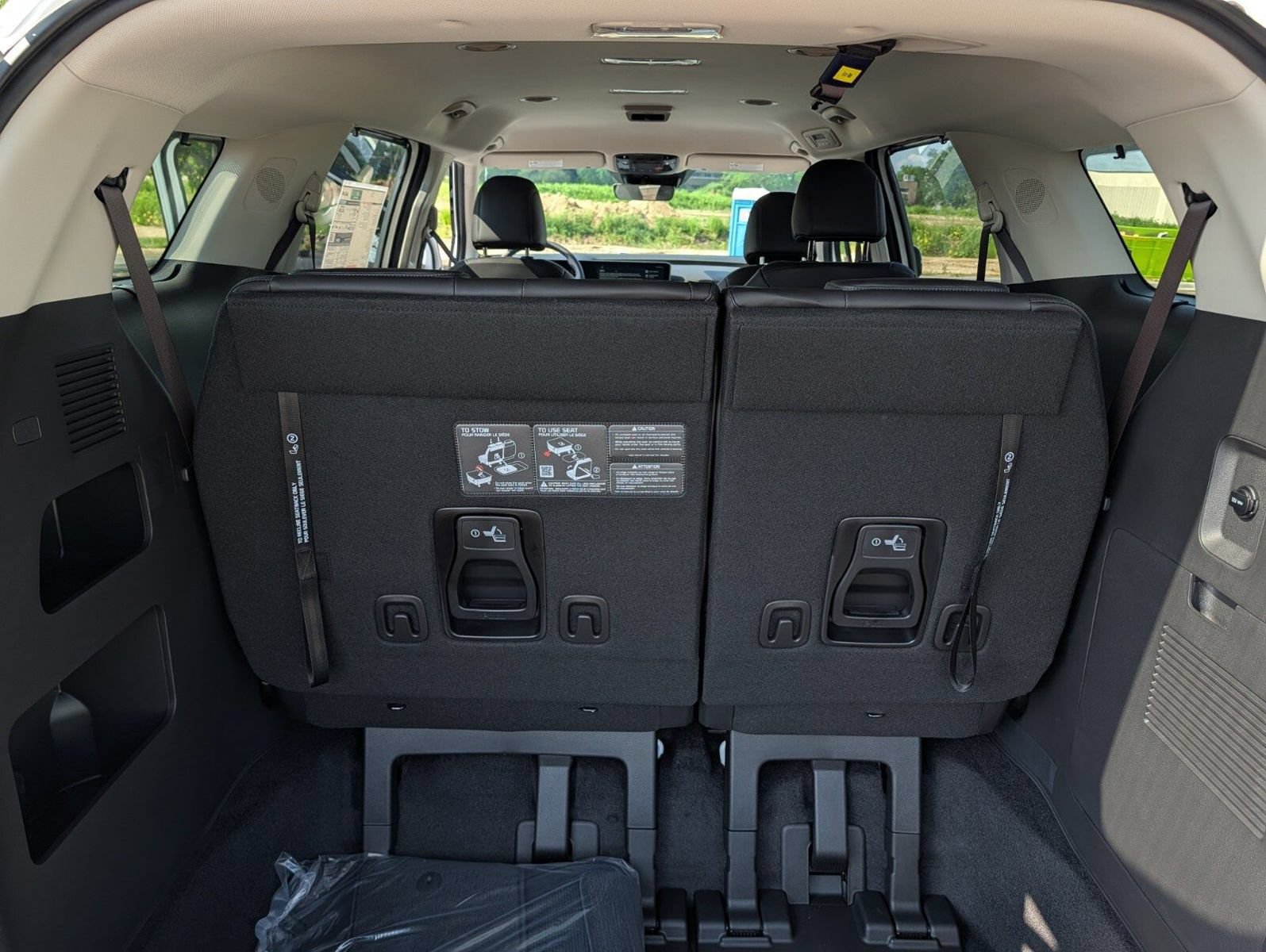New 2026 Kia Carnival EX FWD image 26