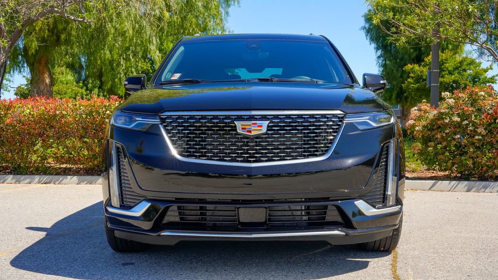 Certified 2025 Cadillac XT6 Premium Luxury w/ Technology Package image 4