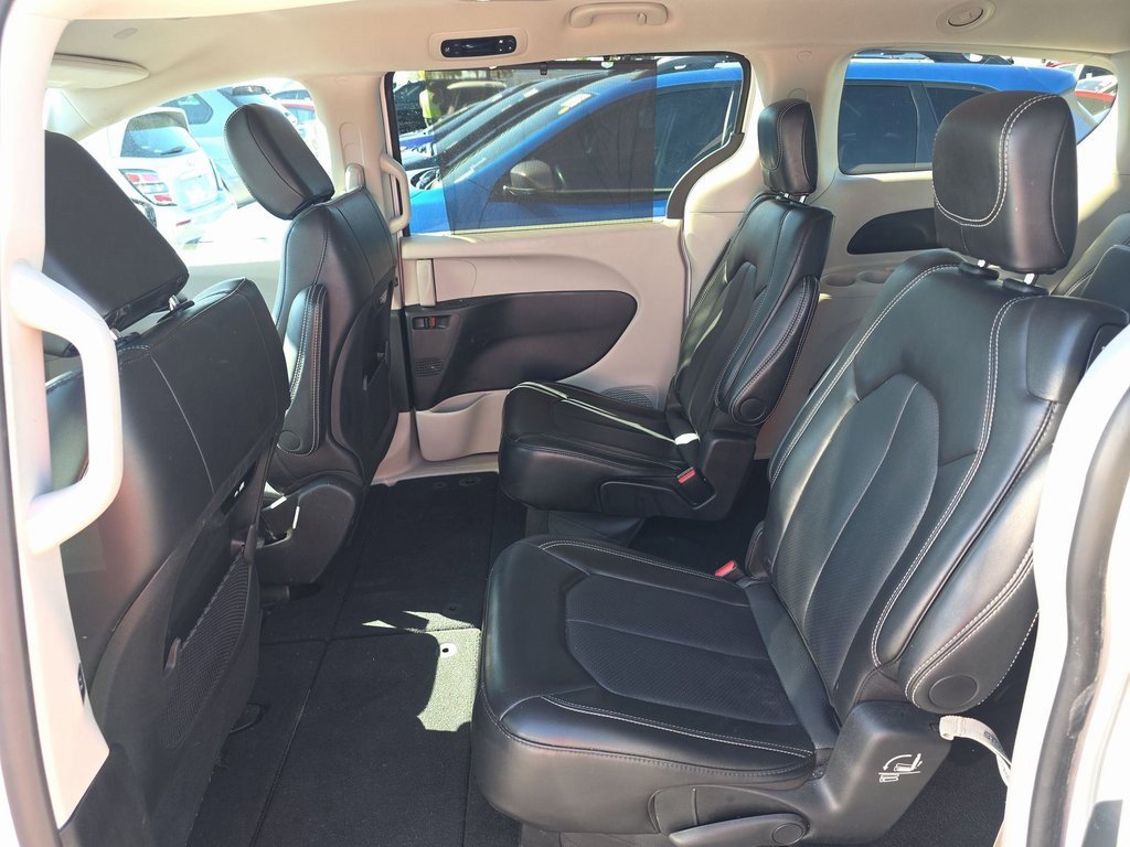 Used 2024 Chrysler Pacifica Touring-L image 56