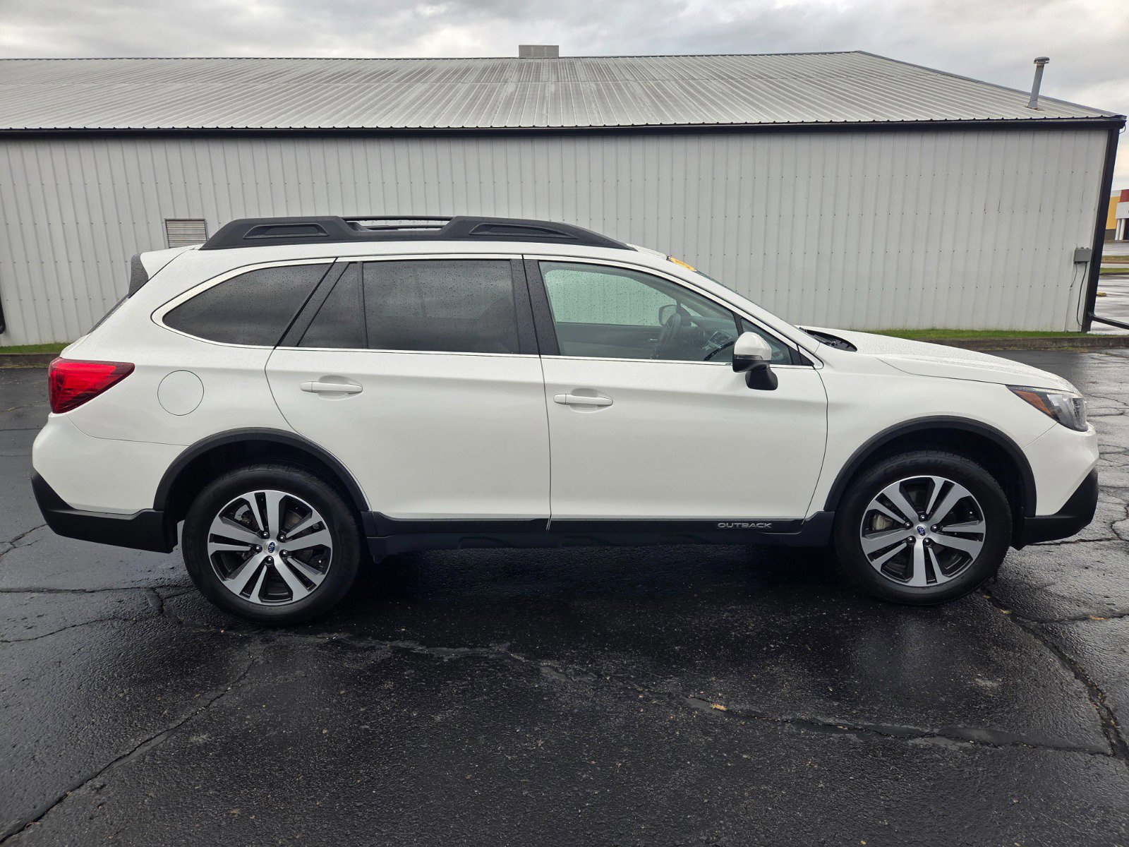 Used 2019 Subaru Outback 2.5i Limited image 2
