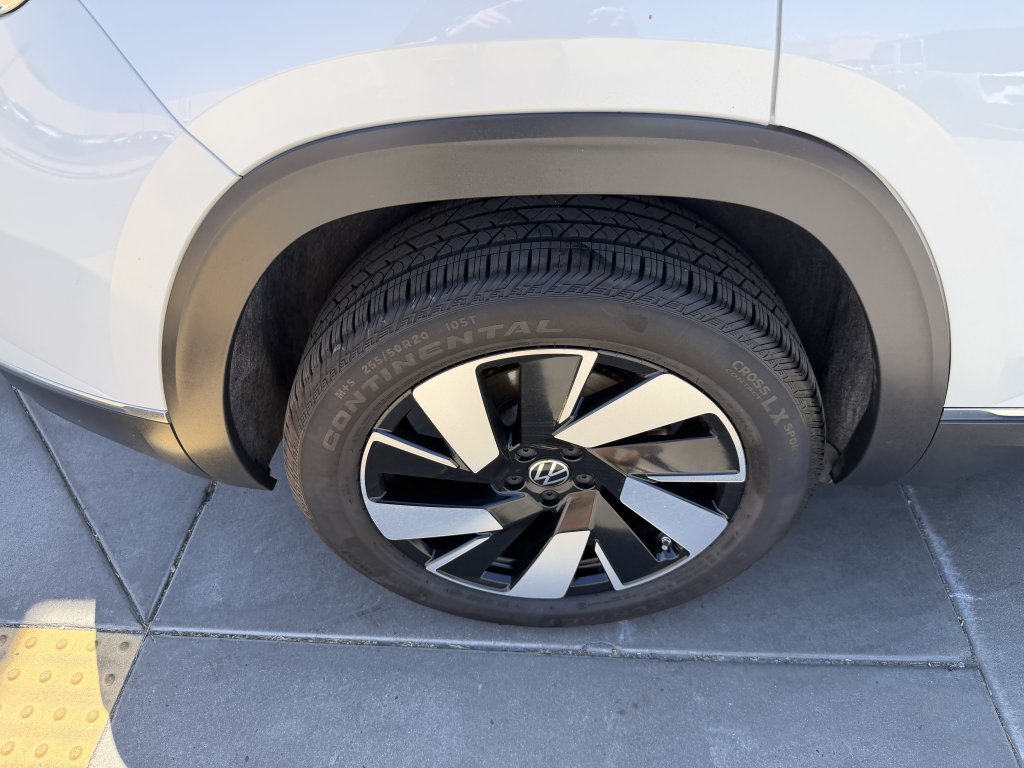 Used 2024 Volkswagen Atlas Cross Sport SEL AWD/4WD image 15