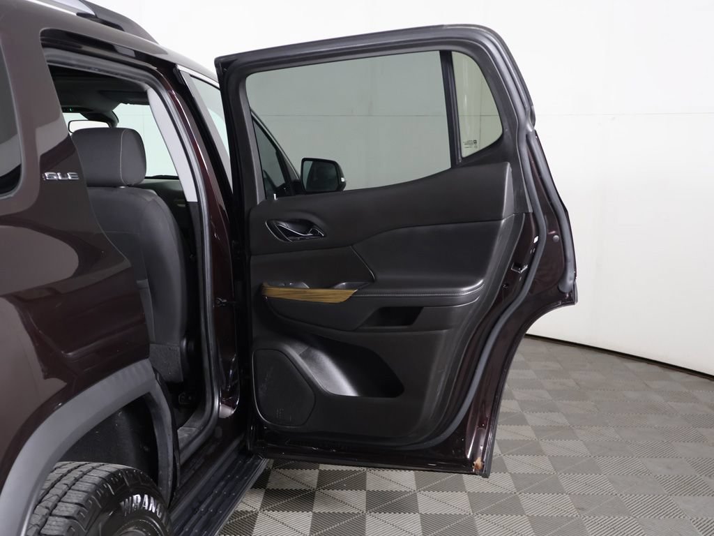 Used 2021 GMC Acadia SLE w/ GMC Pro Grade Package AWD/4WD image 25