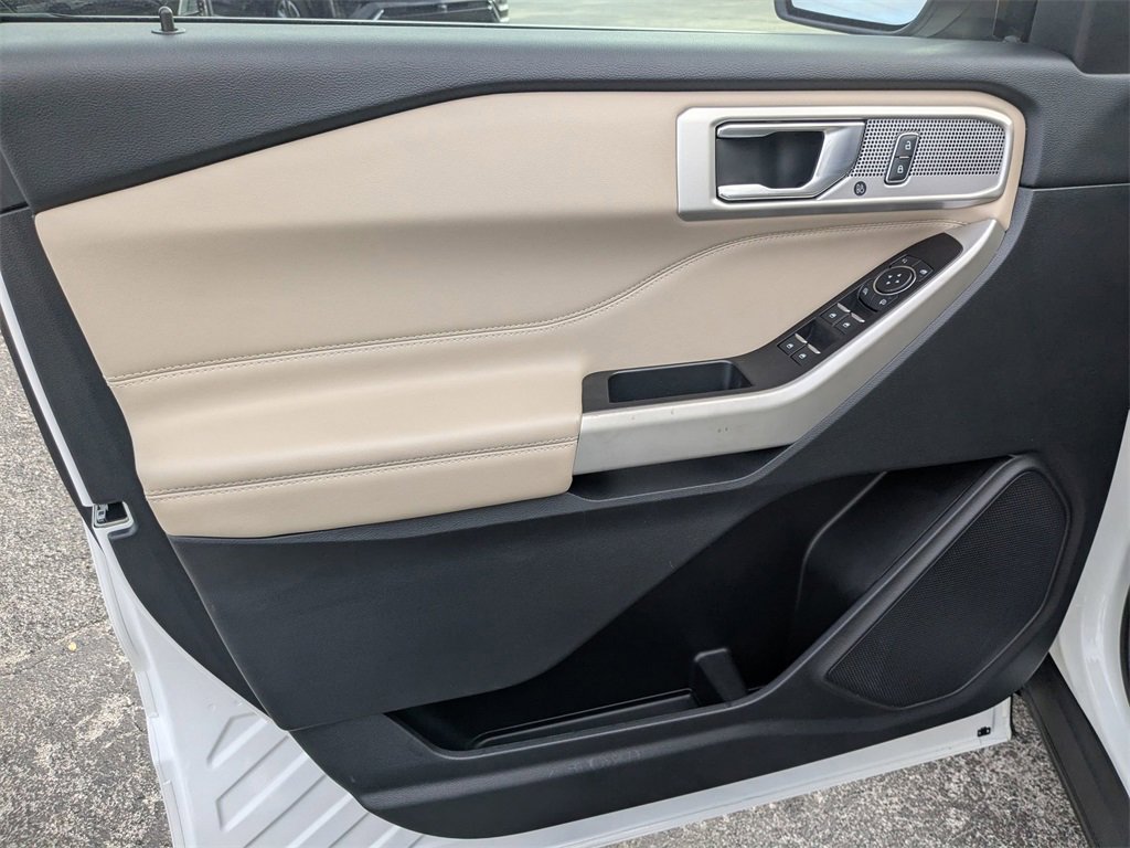 Used 2022 Ford Explorer XLT w/ Equipment Group 202A image 10