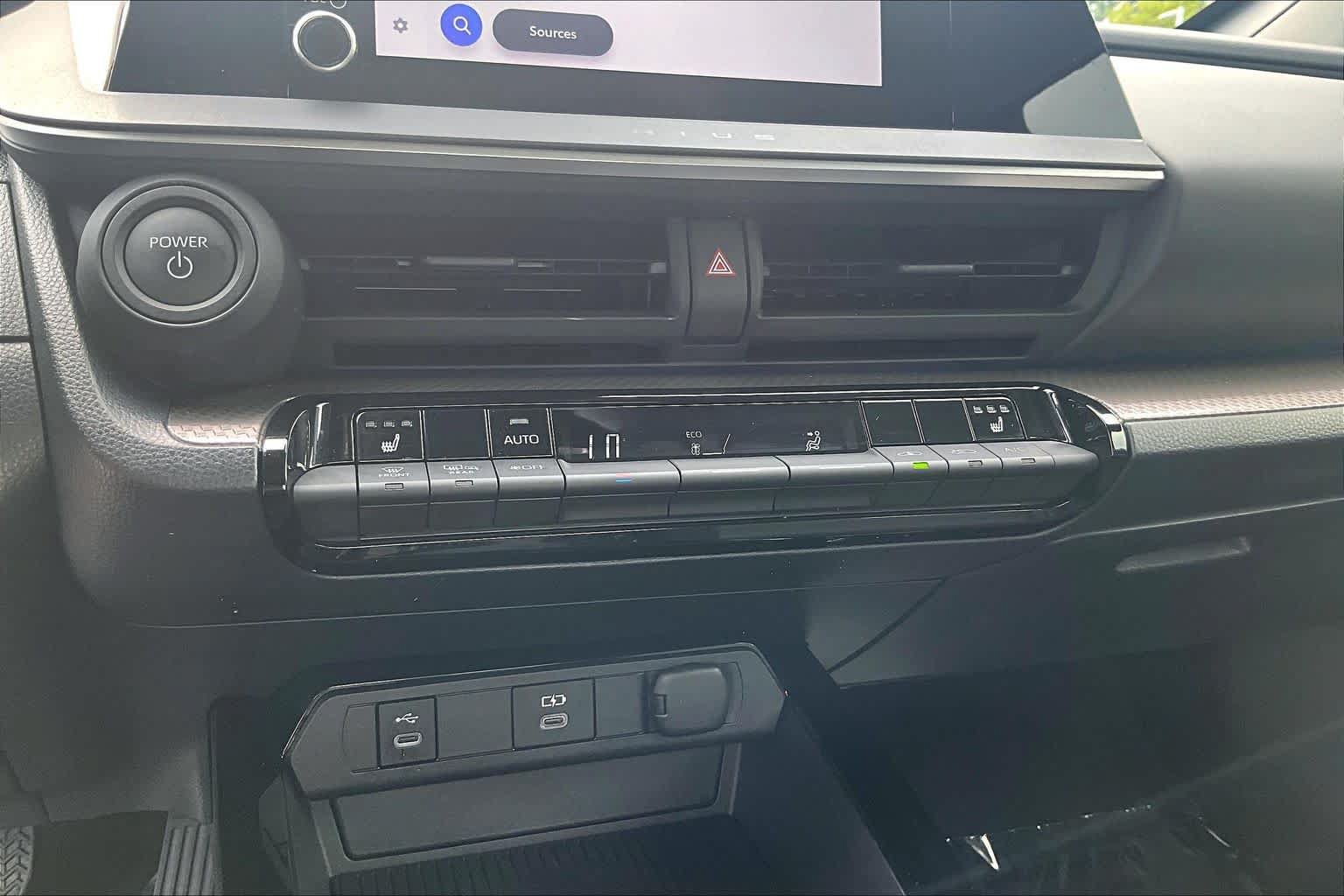 Used 2025 Toyota Prius XLE FWD image 34