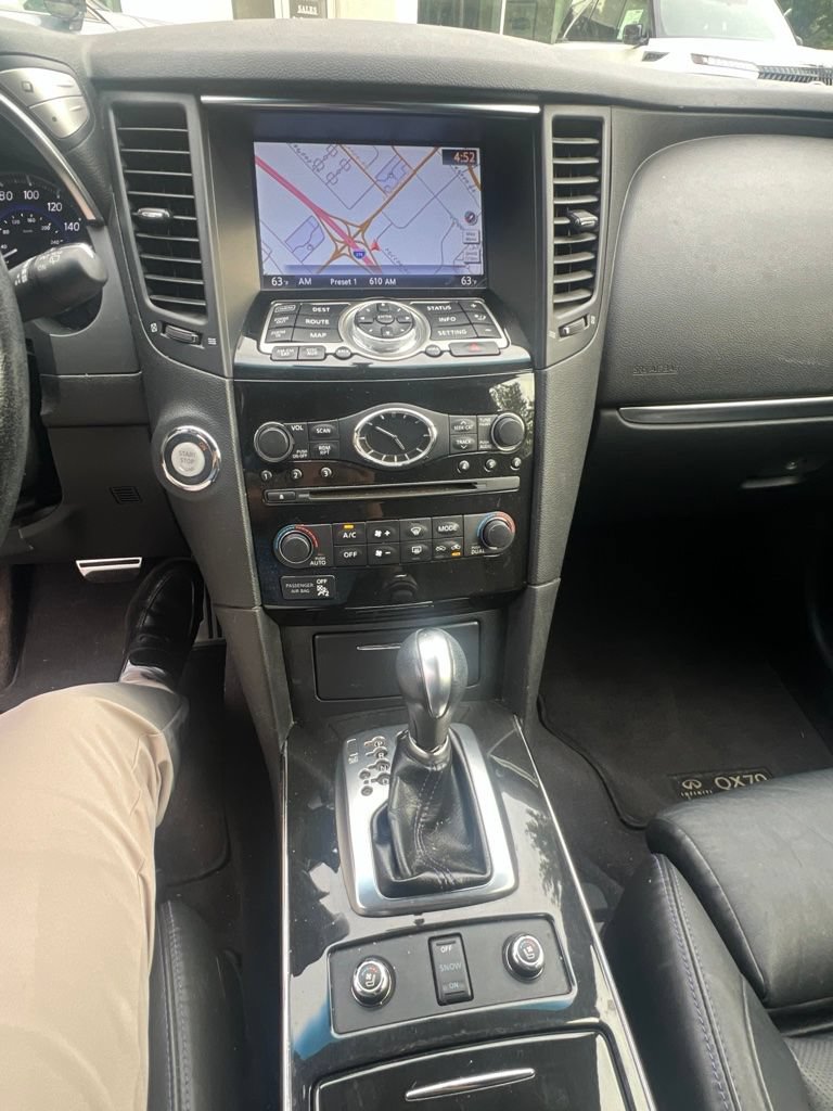 Used 2017 INFINITI QX70 AWD w/ Premium Package image 15
