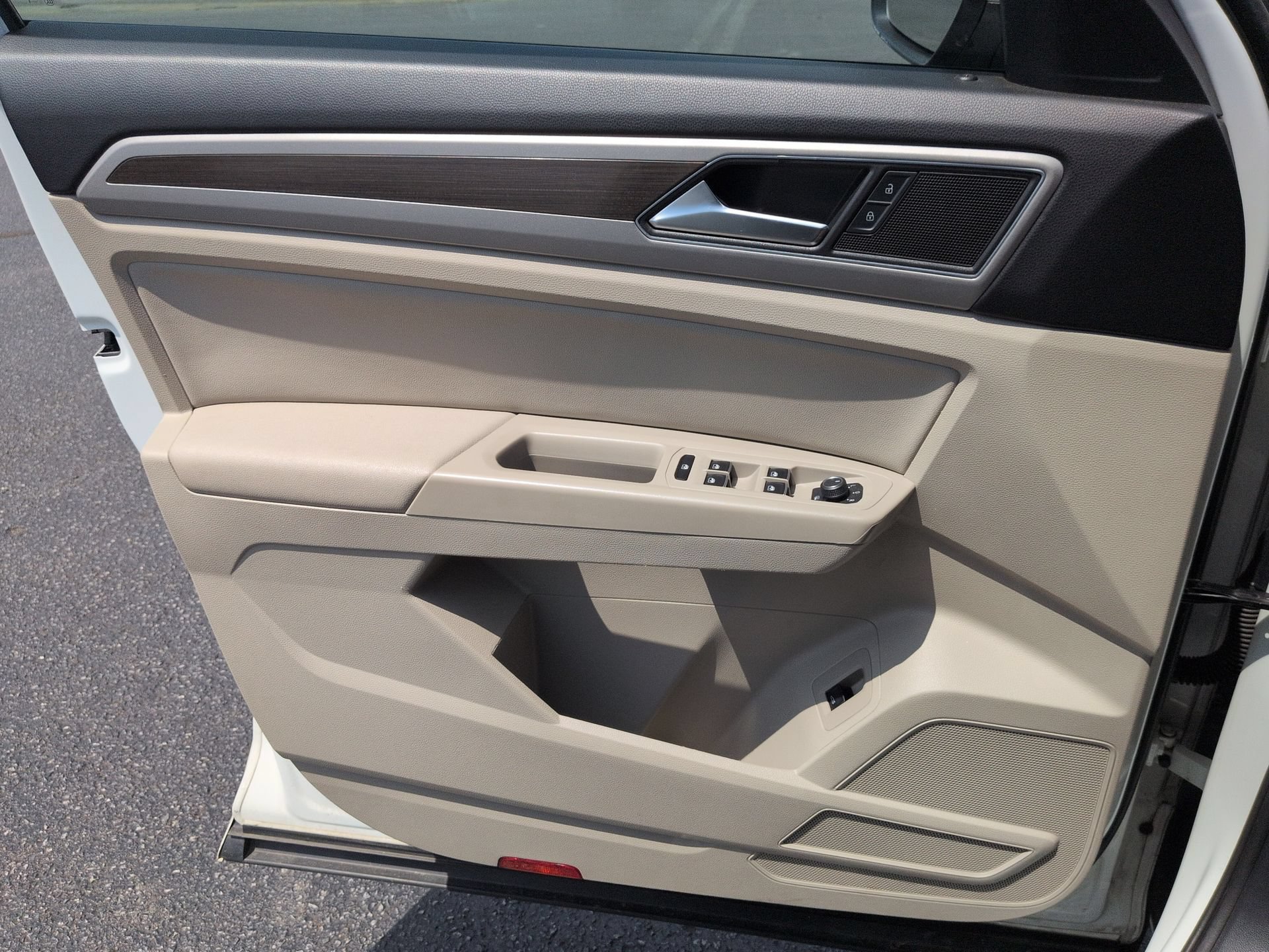 Used 2019 Volkswagen Atlas SEL R-Line AWD/4WD image 23