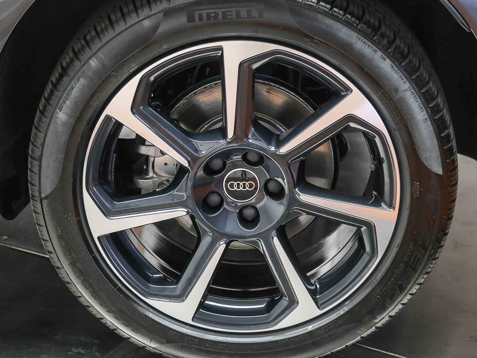 Certified 2025 Audi Q3 2.0T Premium Plus w/ Premium Plus Package AWD/4WD image 11