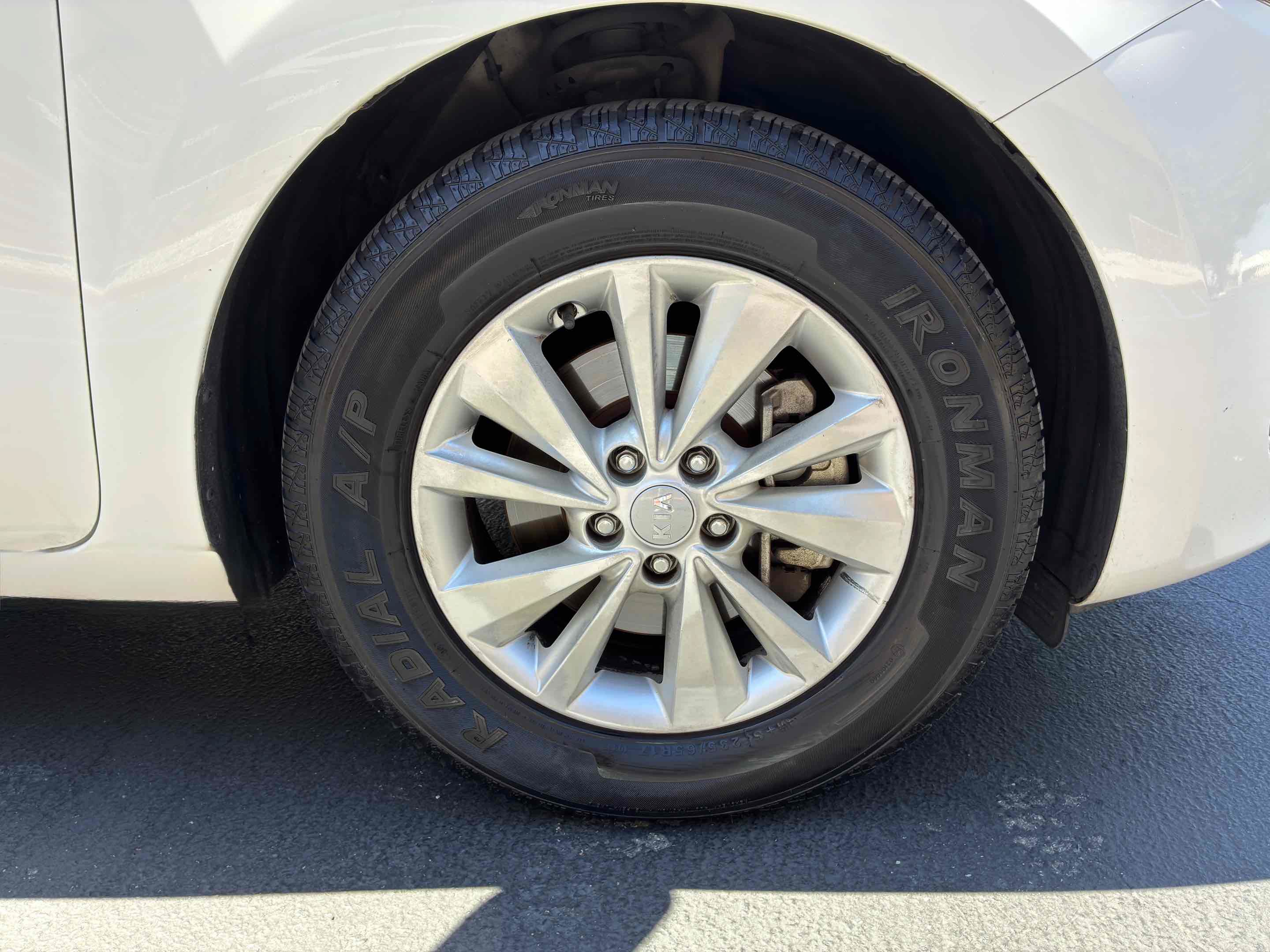 Used 2015 Kia Sedona LX w/ LX Convenience Package FWD image 12