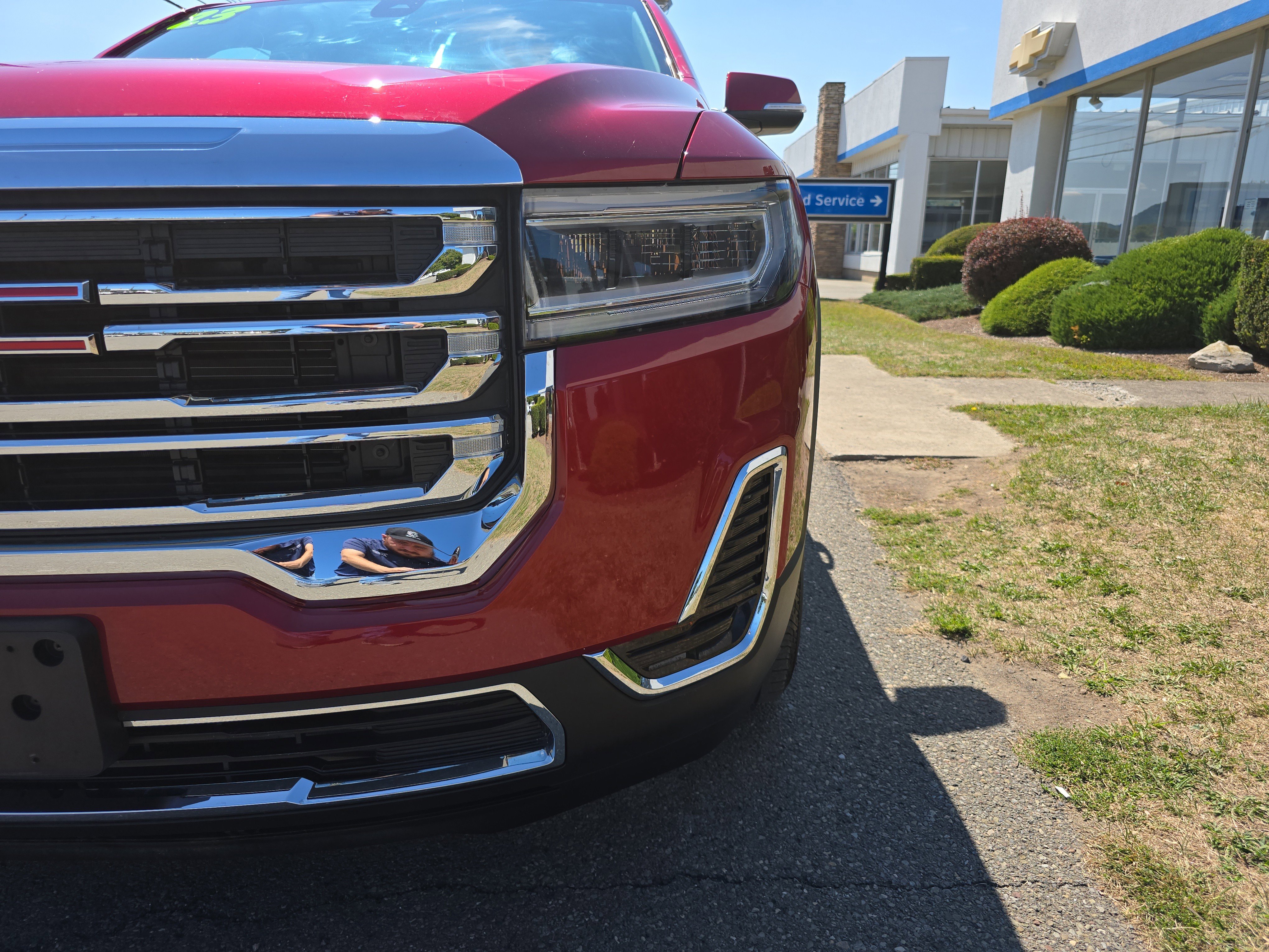 Used 2023 GMC Acadia SLE w/ Driver Convenience Package image 10