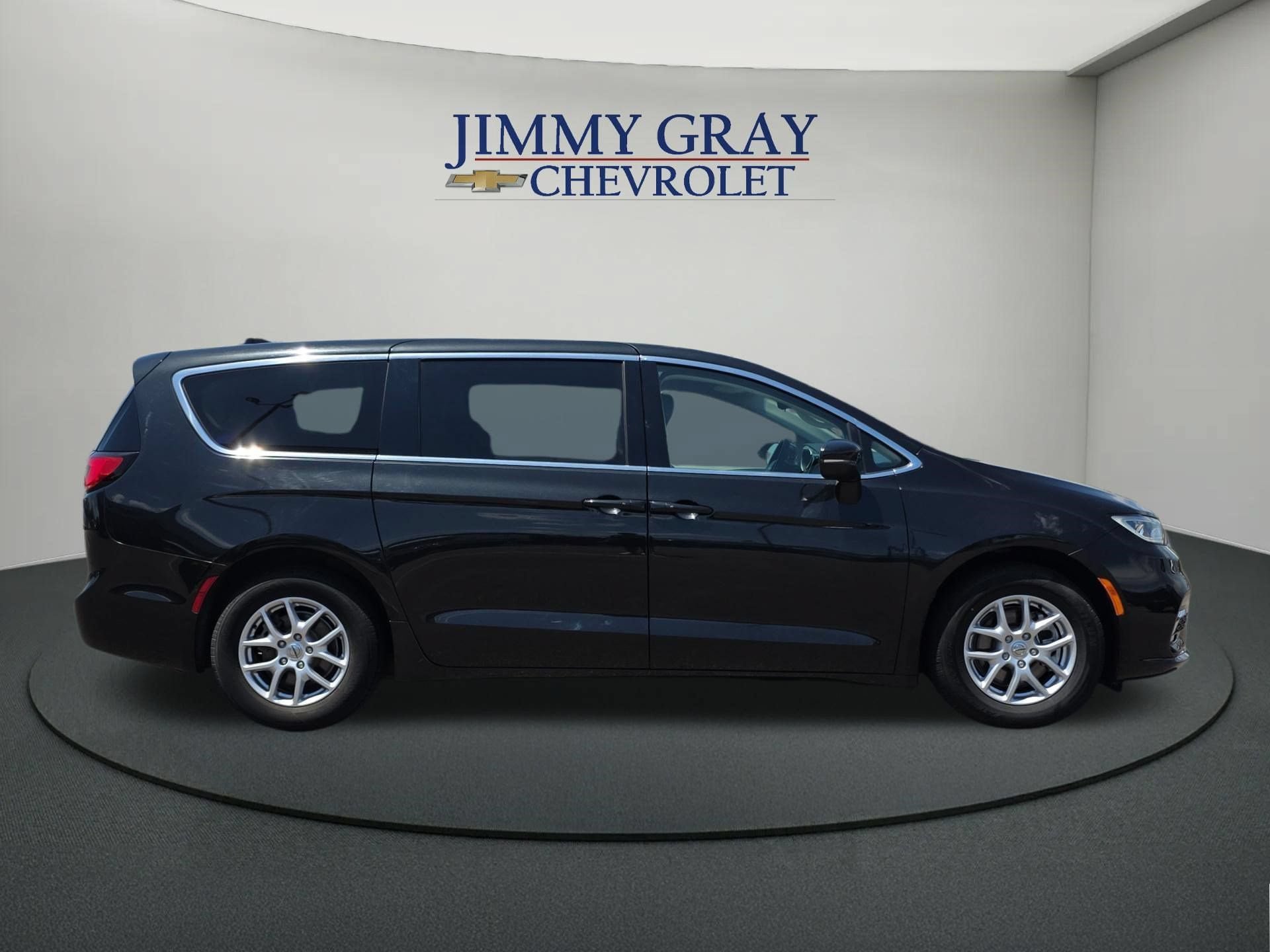 Used 2023 Chrysler Pacifica Touring-L FWD image 6