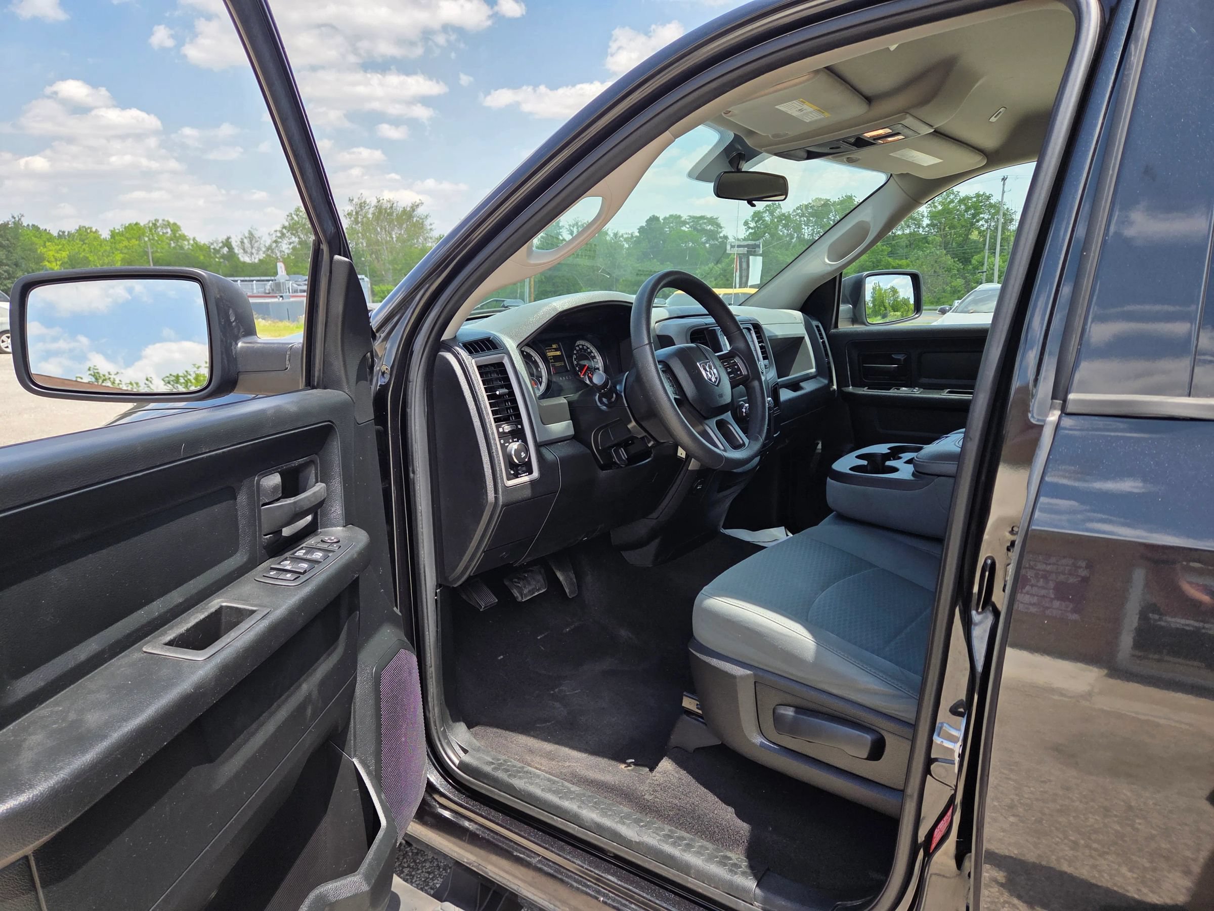 Used 2018 RAM 1500 Express w/ Black Ram 1500 Express Group AWD/4WD image 11