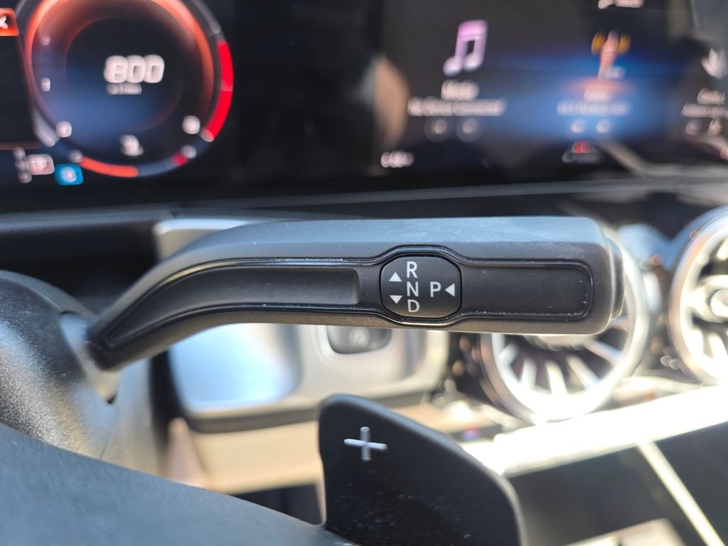 Used 2022 Mercedes-Benz GLB 250 image 28