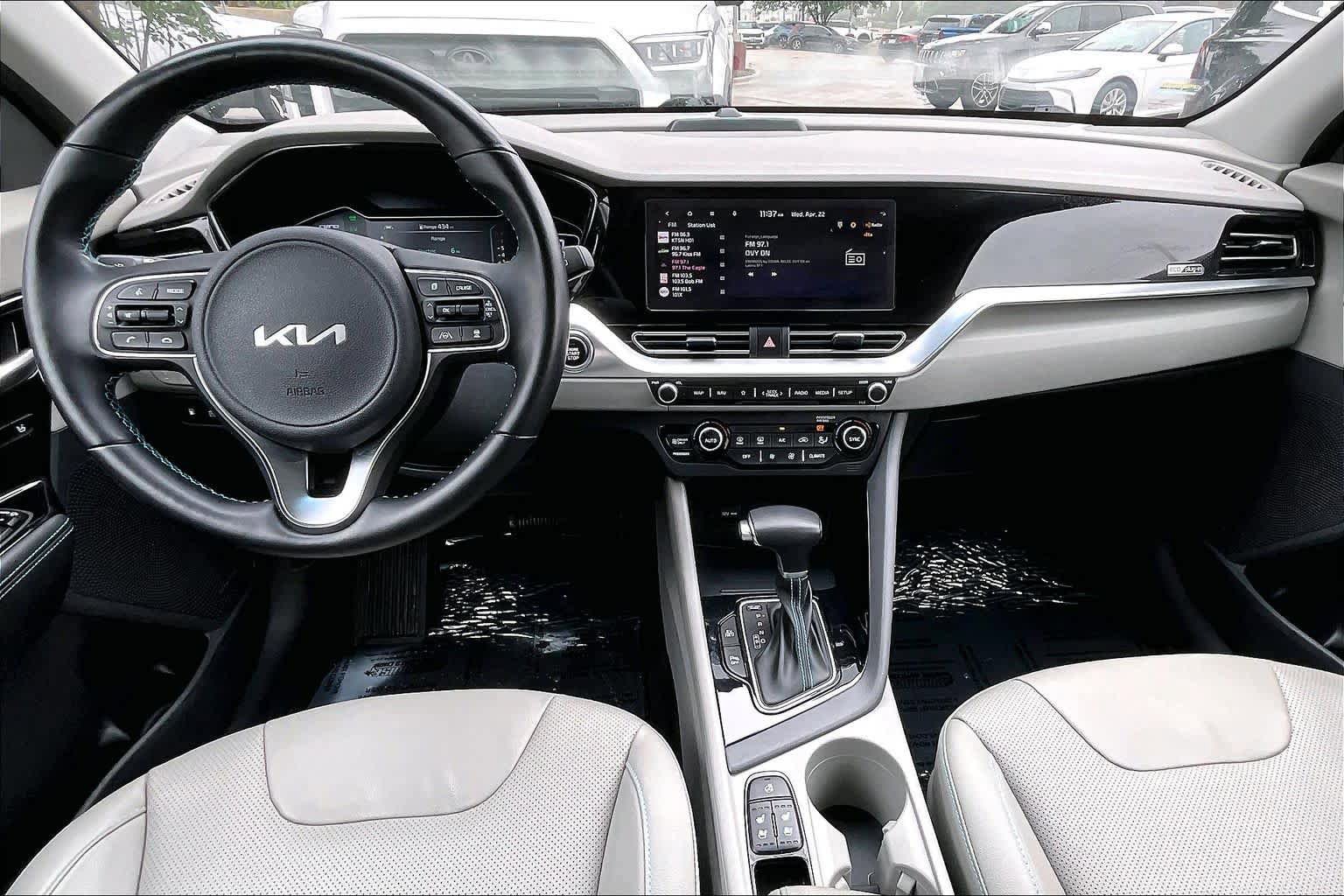 Used 2022 Kia Niro EX Premium FWD image 16