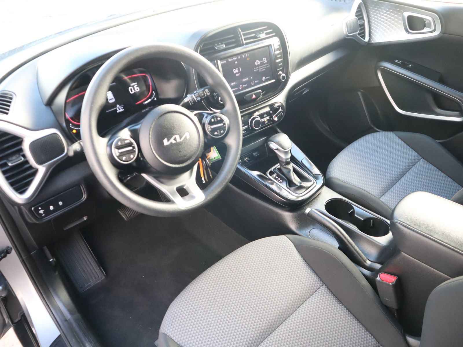 Used 2023 Kia Soul LX w/ Option Group 015 FWD image 26