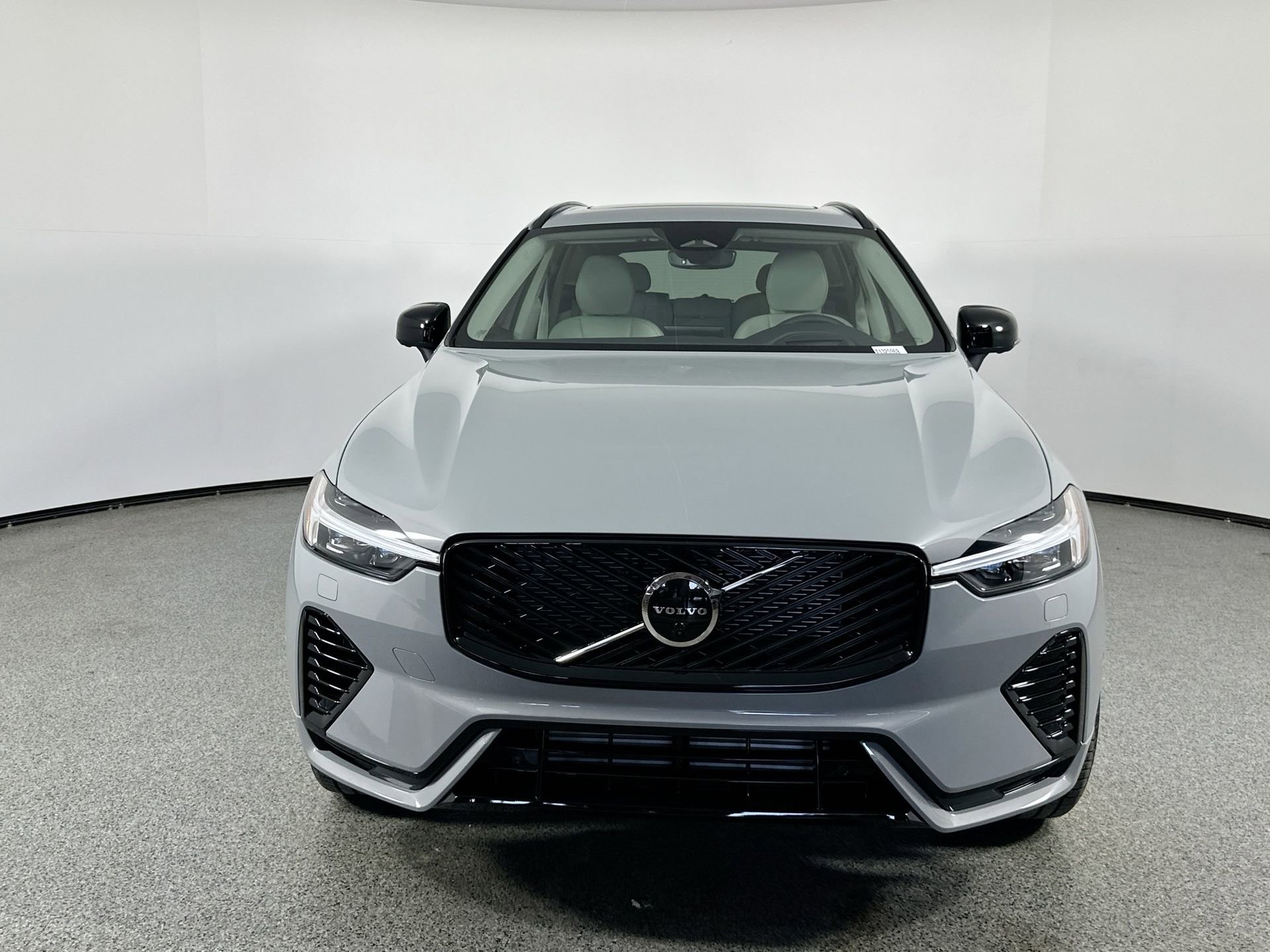 New 2026 Volvo XC60 T8 Ultra w/ Protection Package Premier image 2