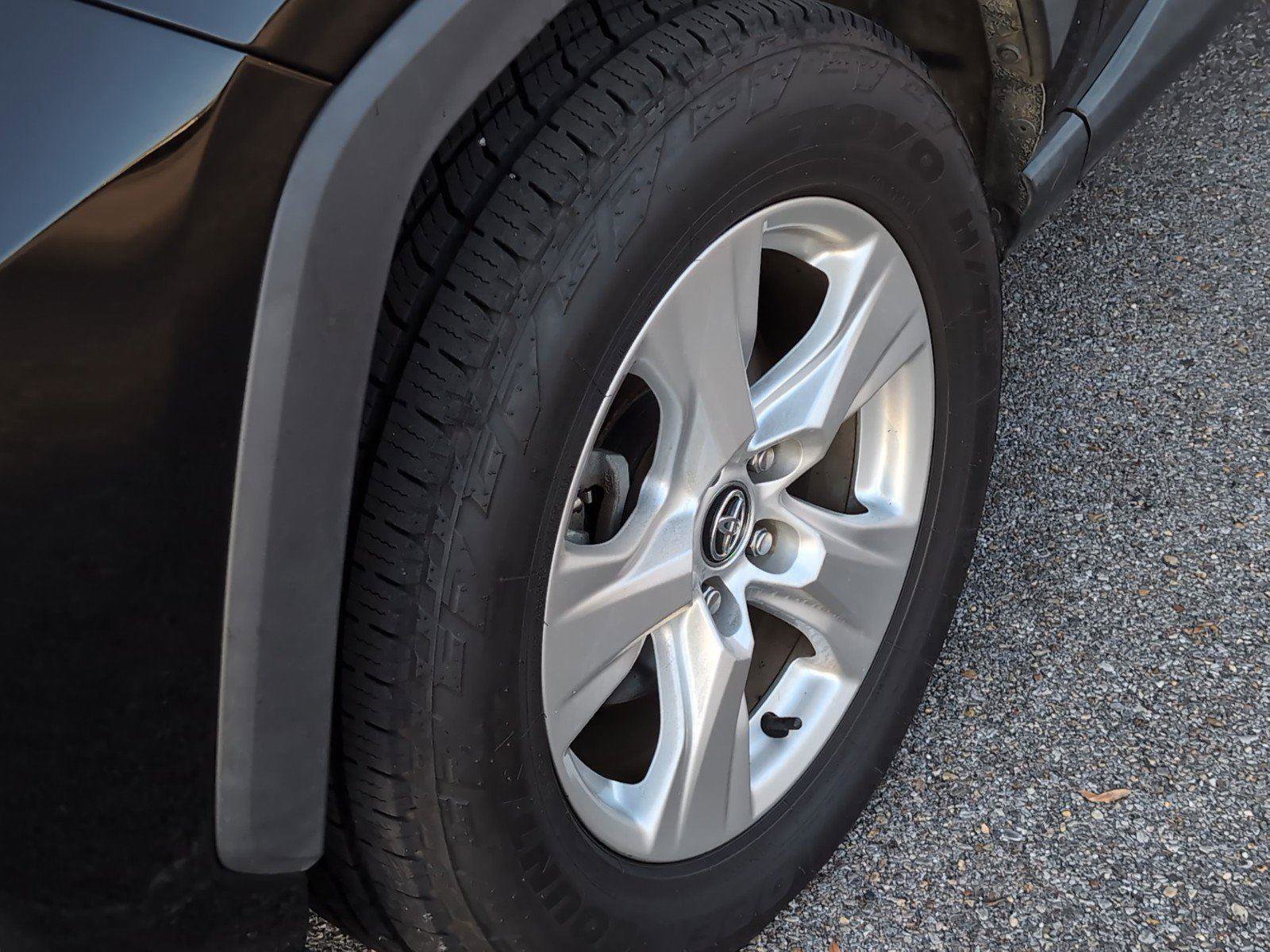 Used 2021 Toyota RAV4 XLE image 32