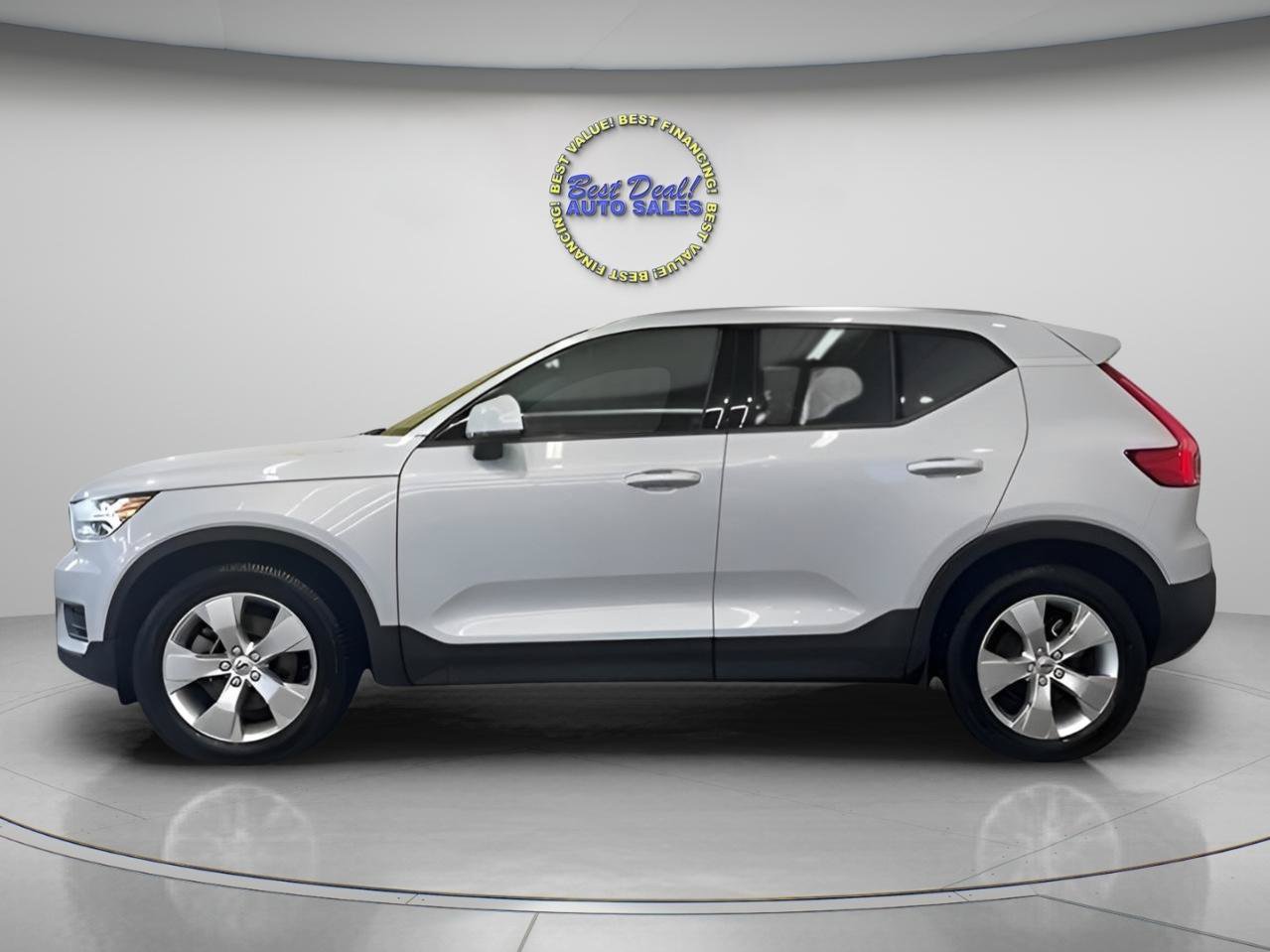 Used 2022 Volvo XC40 T5 Momentum AWD/4WD image 2