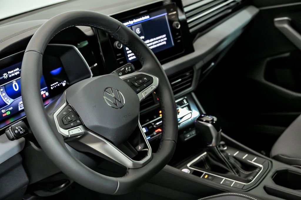 New 2026 Volkswagen Jetta SE FWD image 10