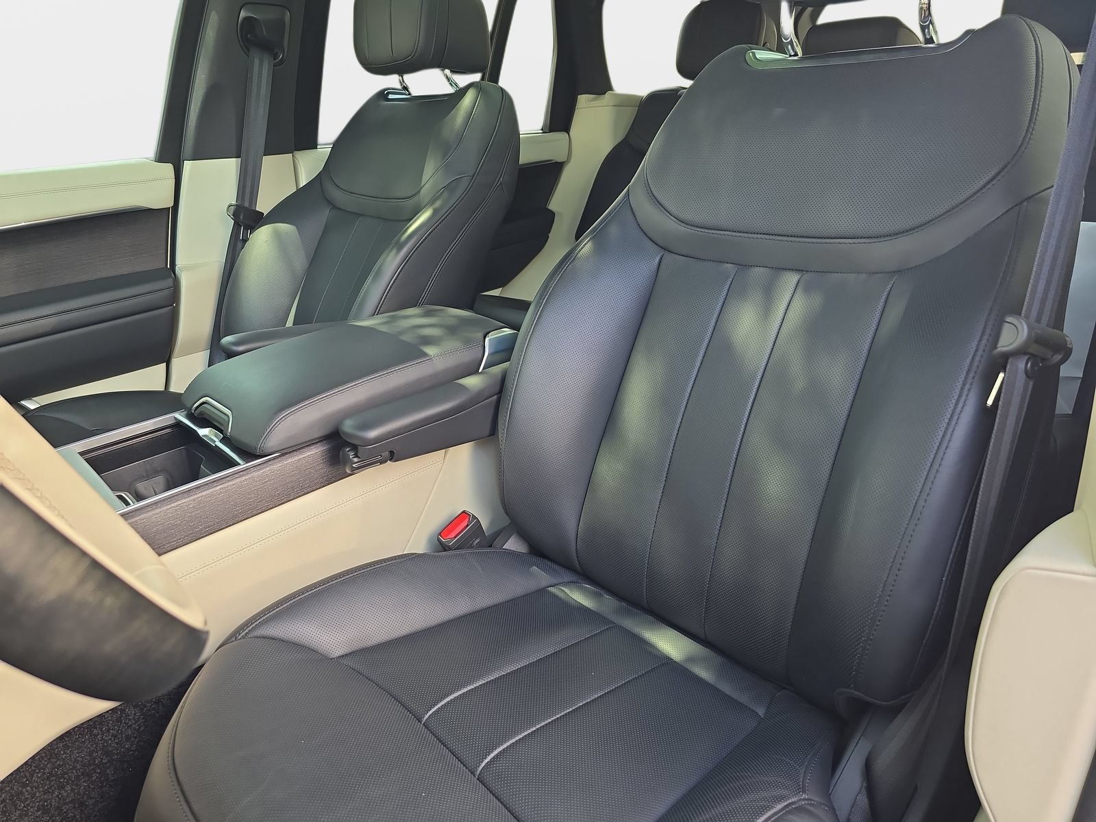 Used 2024 Land Rover Range Rover SE AWD/4WD image 19