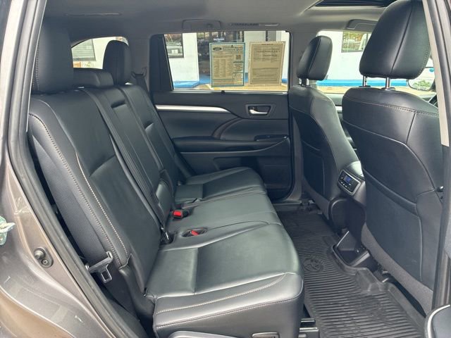 Used 2019 Toyota Highlander XLE AWD/4WD image 28