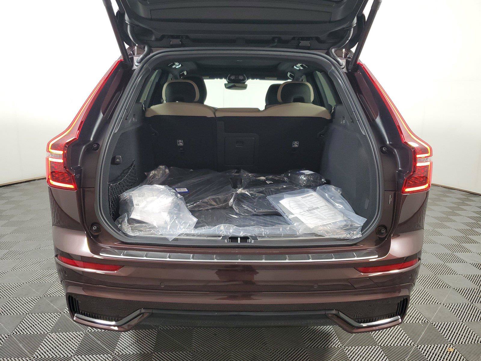 New 2026 Volvo XC60 T8 Plus w/ Protection Package Premier AWD/4WD image 9