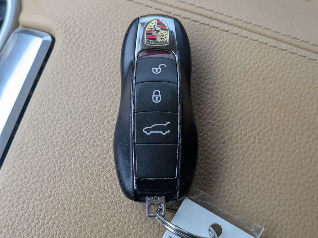 Used 2016 Porsche Cayenne AWD/4WD image 32