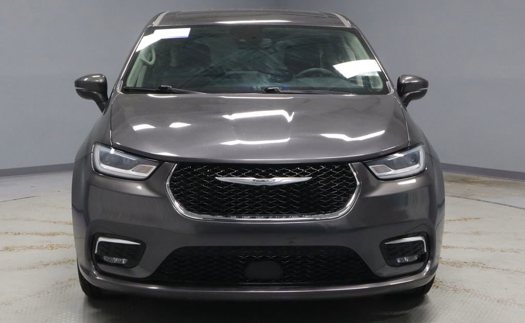 Used 2023 Chrysler Pacifica Touring-L FWD image 5
