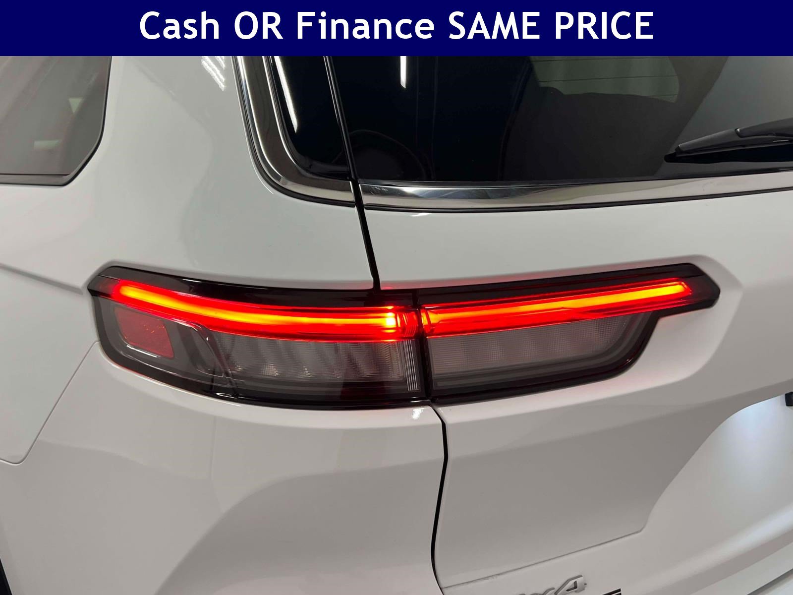 Used 2025 Jeep Grand Cherokee L Laredo AWD/4WD image 13