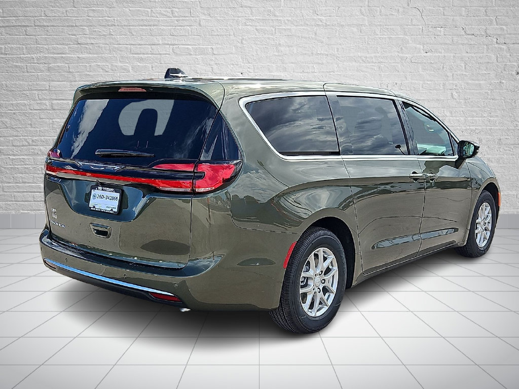 New 2027 Chrysler Pacifica Select FWD image 4