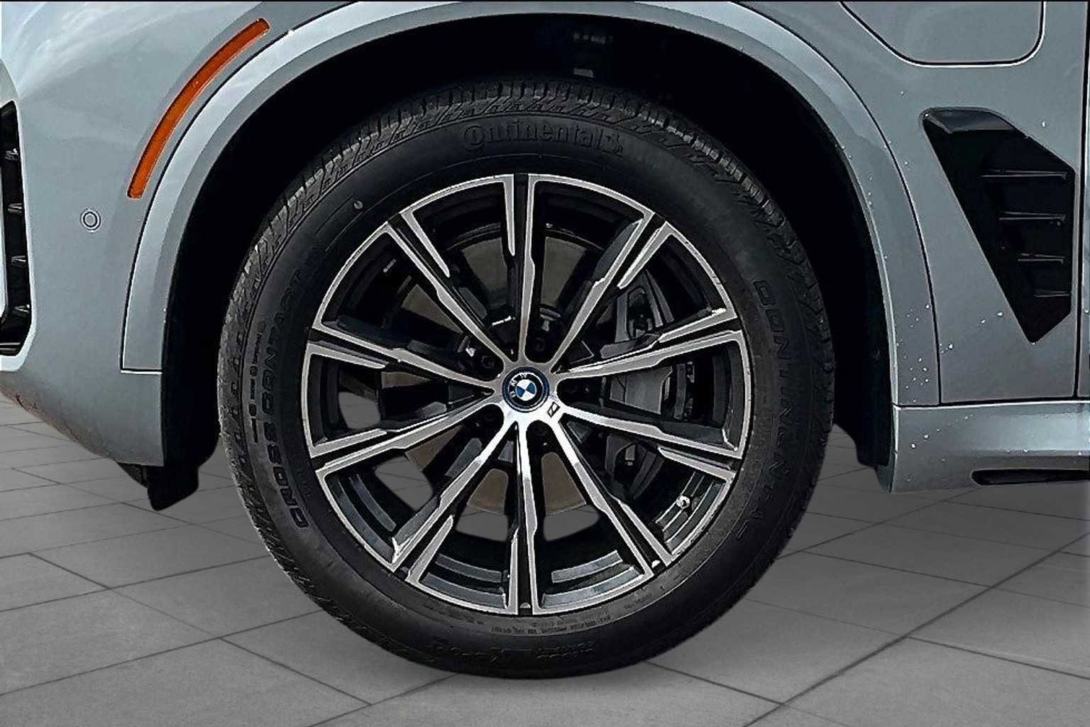 New 2025 BMW X5 xDrive50e w/ M Sport Package image 18