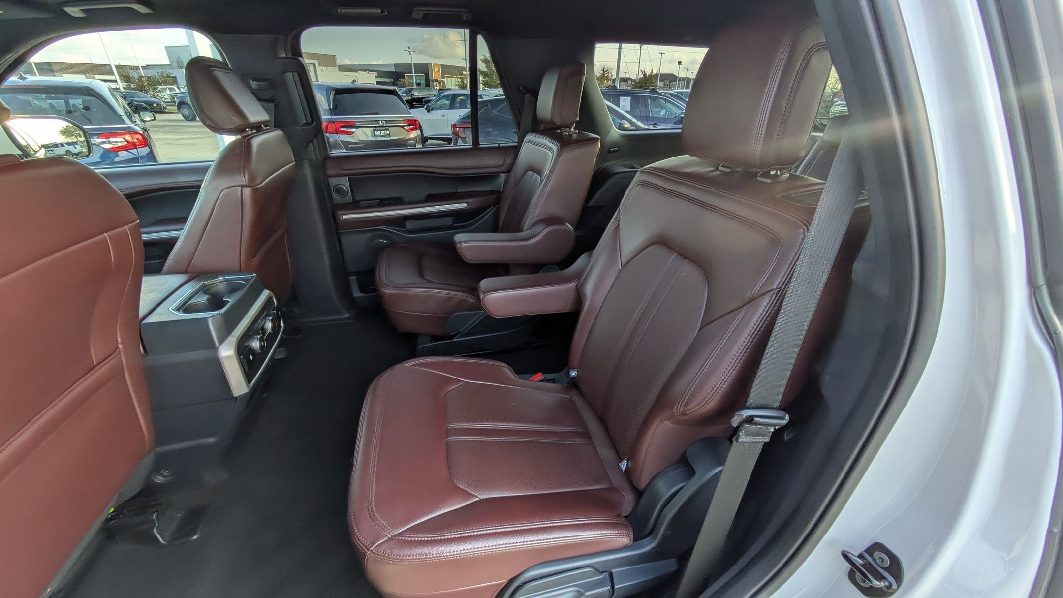 Used 2024 Ford Expedition Limited image 27