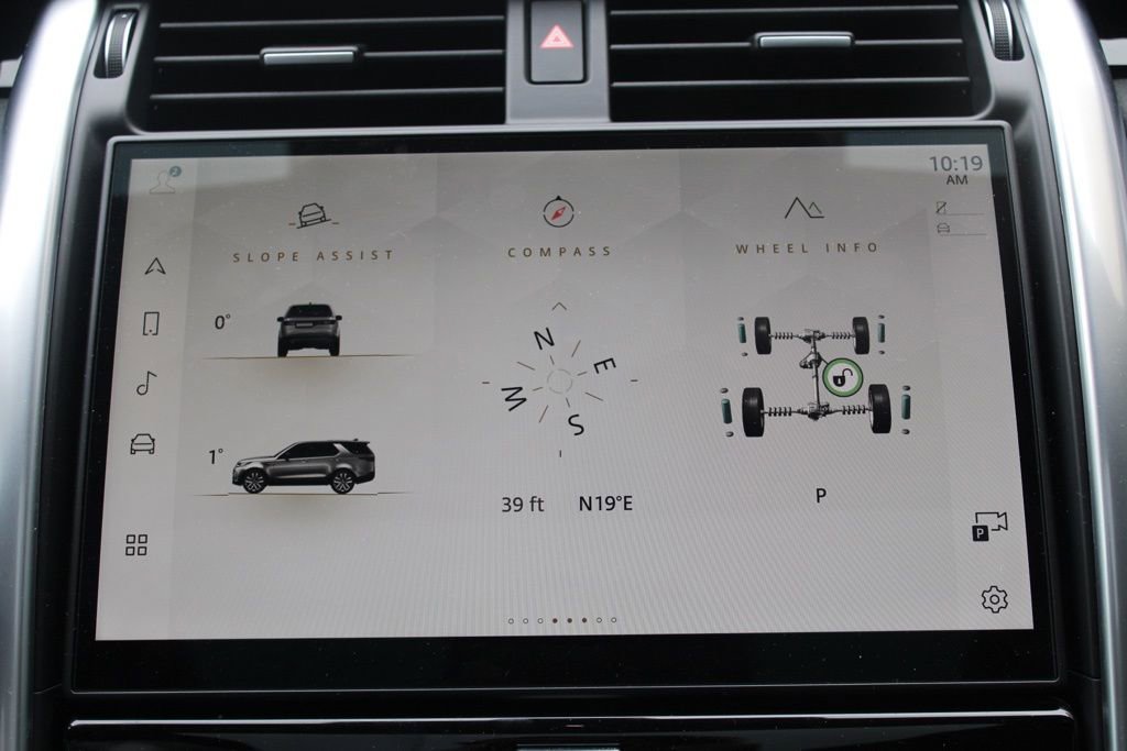 Certified 2025 Land Rover Discovery S image 23