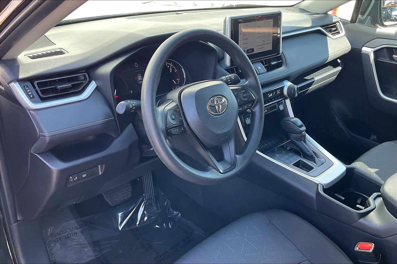 Used 2025 Toyota RAV4 XLE AWD/4WD image 18