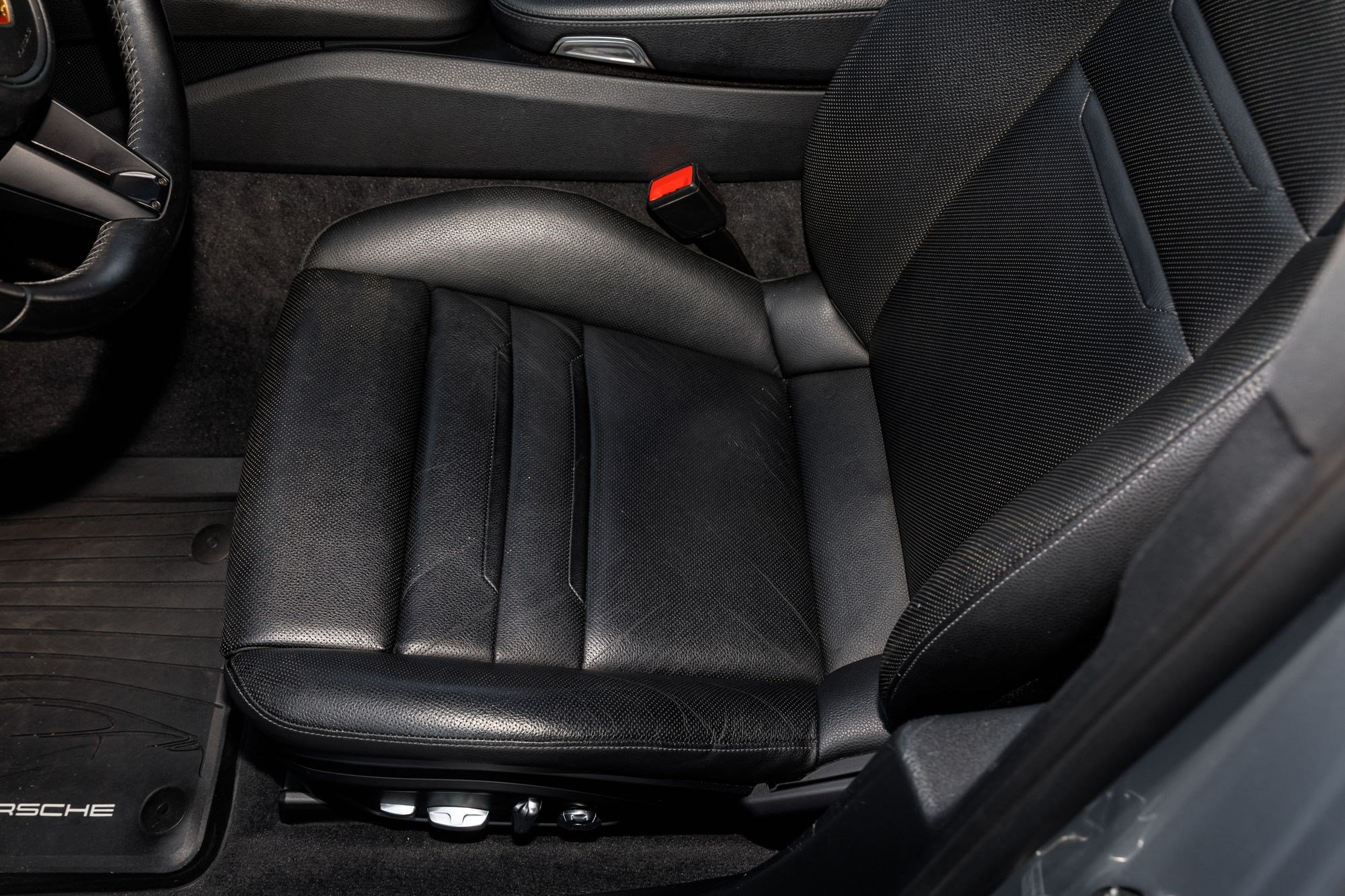 Used 2021 Porsche Panamera image 31