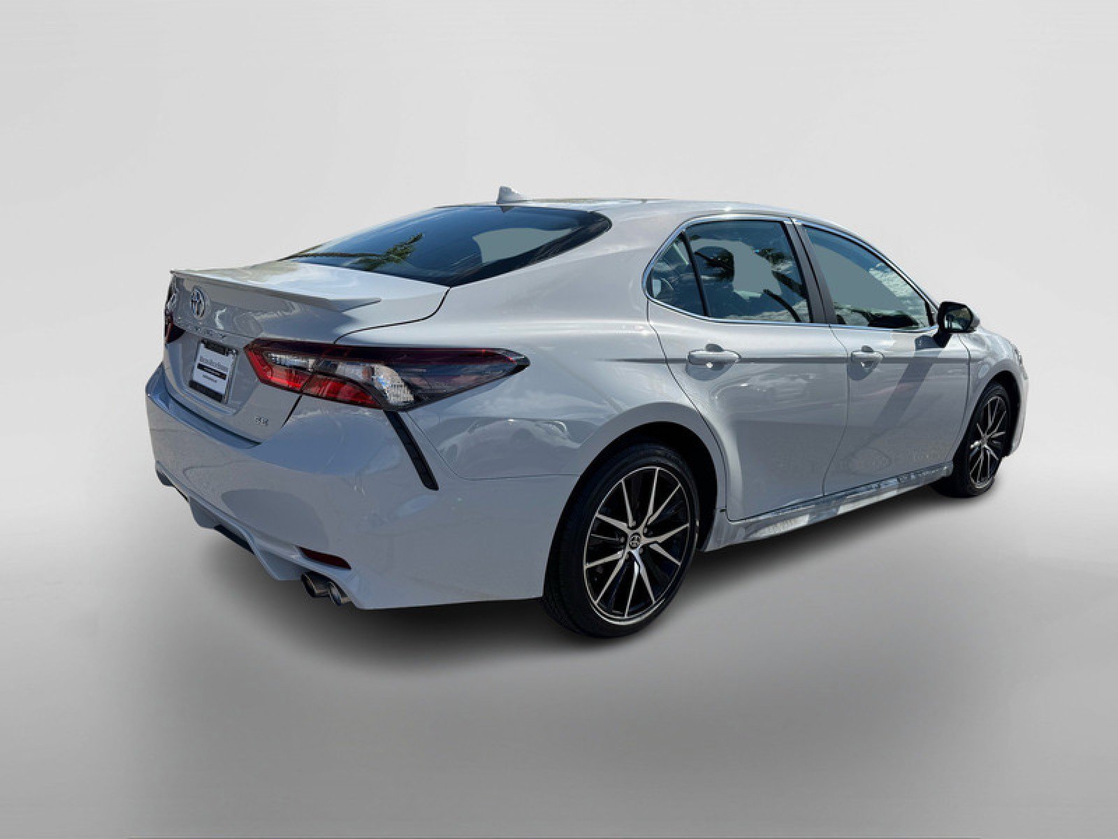 Used 2024 Toyota Camry SE image 5