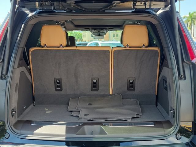Used 2021 Cadillac Escalade Premium Luxury AWD/4WD image 12